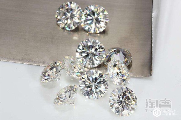 各种大小的莫桑钻