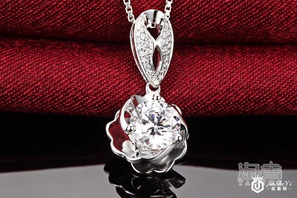 玫瑰形钻石项链