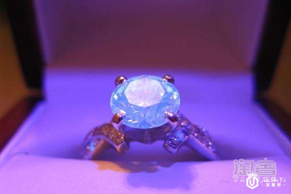 钻石有荧光就不保值吗 钻石回收这些坑小心避让