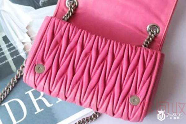回收miumiu女包价格会超原价吗