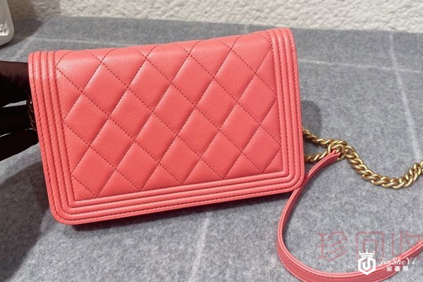 新的香奈儿包包回收会比旧包值钱么