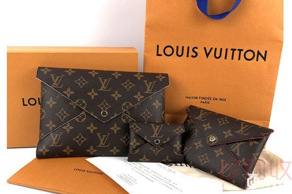 全新lv三合一回收价看成色新旧来判断吗