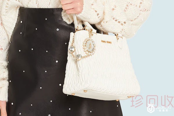 miumiu包包回收店是按照哪些因素估价的