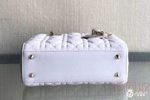 迪奥戴妃包新包回收与九五新回收有何区别？