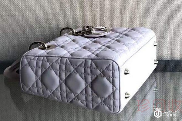 迪奥戴妃包新包回收与九五新回收有何区别？