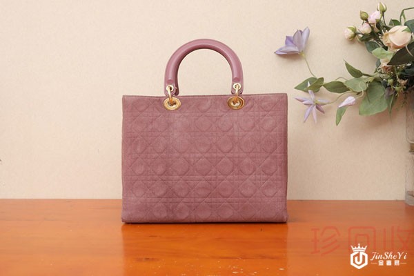 全新的名牌包包回收价格查询只能通过鉴定吗