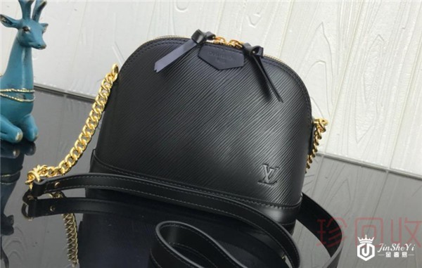 lv包有点划痕回收卖多少钱