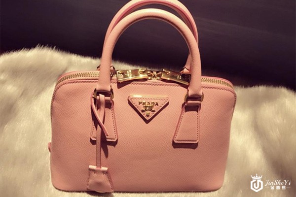 经典又时尚的普拉达贝壳包可以回收吗? 经典又时尚的普拉达贝壳包可以回收吗?