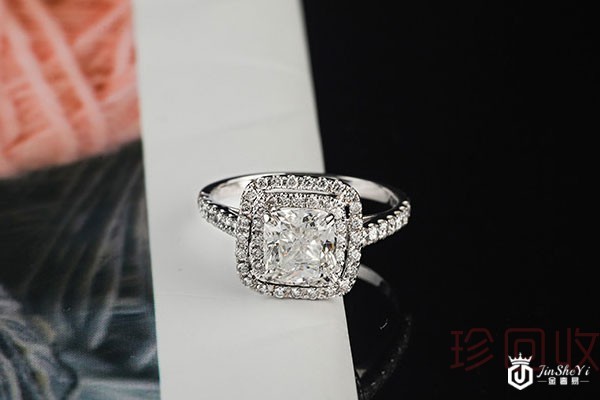 周大生方形白金钻石戒指