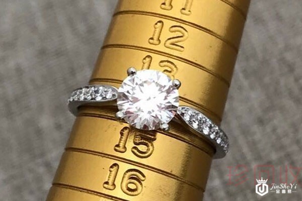 带蓝色礼盒的蒂芙尼钻戒回收多少钱