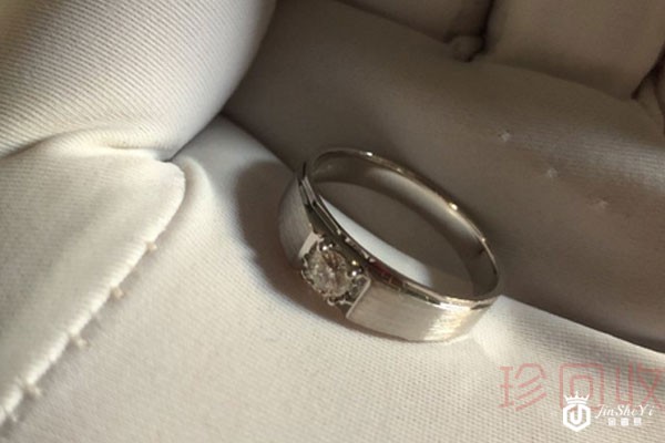 带蓝色礼盒的蒂芙尼钻戒回收多少钱