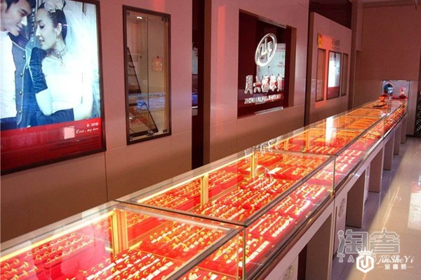 周六福金店柜台