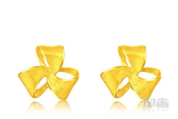 周大福蝴蝶结黄金耳饰 周大福蝴蝶结黄金耳饰