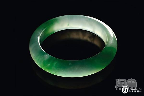 翡翠手镯正面图