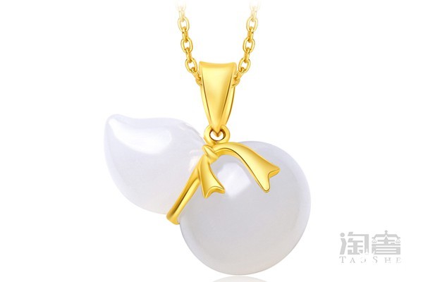 周大福和田玉吊坠