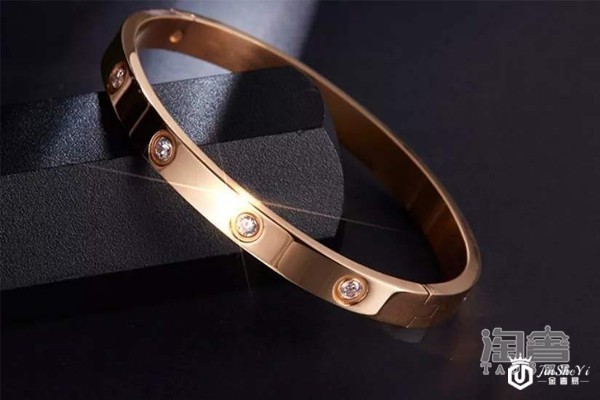 专柜定制的卡地亚LOVE系列手镯 专柜定制的卡地亚LOVE系列手镯