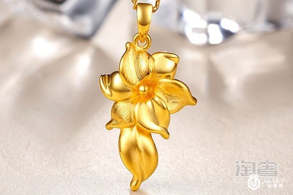 周六福牡丹花黄金吊坠