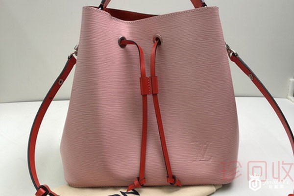 四角磨损的lv水桶包回收多少钱一个