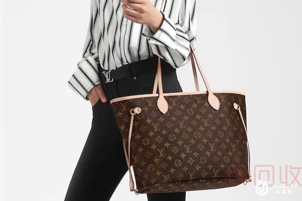 款式热门的lv包回收一般打几折