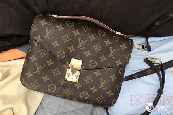 款式热门的lv邮差包回收一般几折