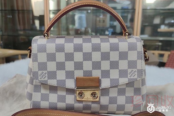 款式热门的lv邮差包回收一般几折