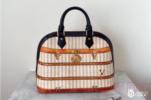 挑选正规的lv包包回收店有窍门吗