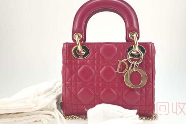 回收迪奥戴妃包二手卖多少钱 市场行情怎么样
