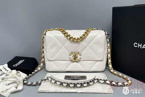 包包回收多少钱一个 价格受什么影响最大