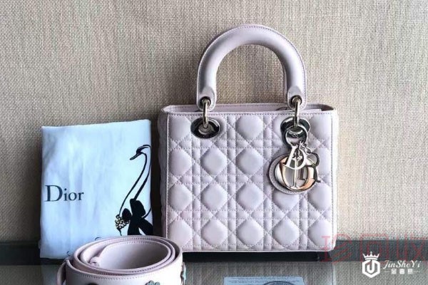 专柜有无dior戴妃包回收服务