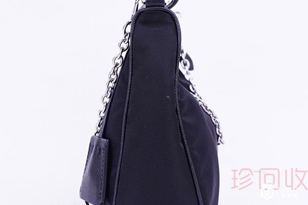 二手prada包包三合一回收卖多少钱 成色不容忽视