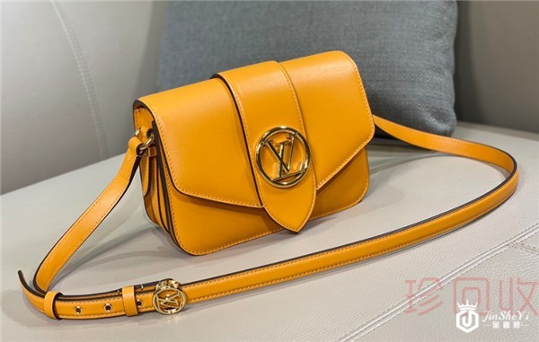 名包回收店铺回收条件跟网站比有何不同