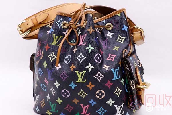 二手包包回收门店交易获高价难吗