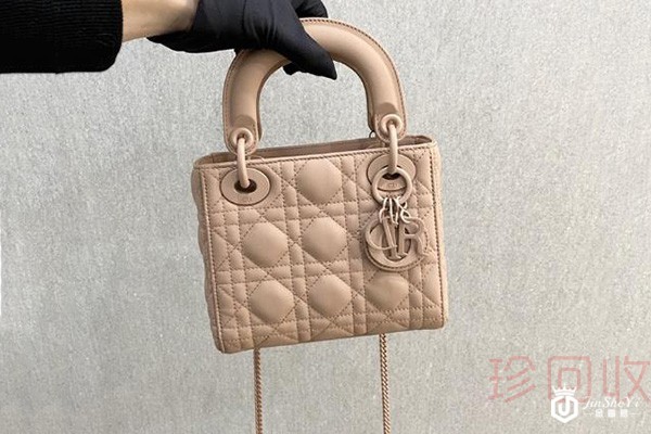 现在回收名包多少钱 有评估依据吗