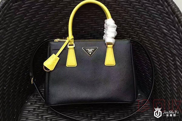 普拉达女包回收该找专业的机构 