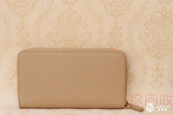 prada包包回收价格受哪些因素影响