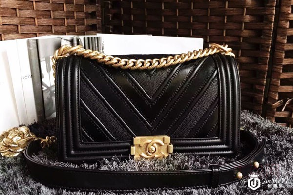 香奈儿LE BOY链条包外观展示