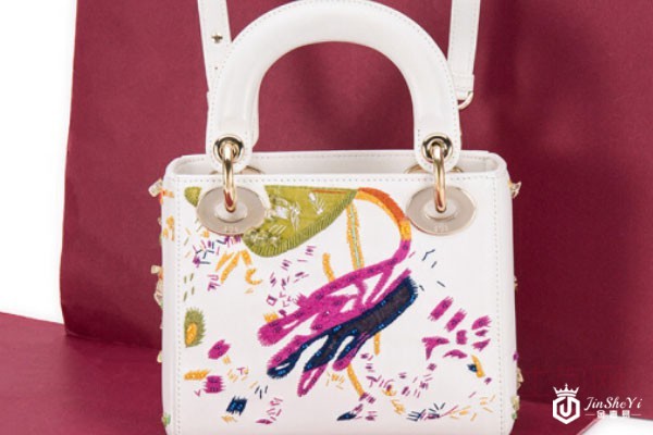 迪奥白色刺绣戴妃包实拍