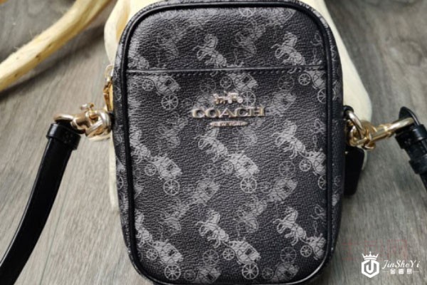 蔻驰马车logo相机包实拍