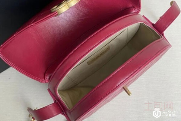 香奈儿圆饼羊皮菱格纹迷你口盖包内部实拍 香奈儿圆饼羊皮菱格纹迷你口盖包内部实拍