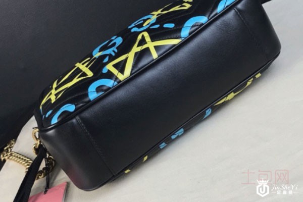 古驰marmont涂鸦黑金单肩包底部实拍 古驰marmont涂鸦黑金单肩包底部实拍