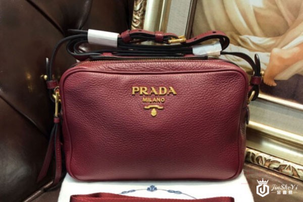 普拉达酒红色牛皮单肩奢侈品包包实拍
