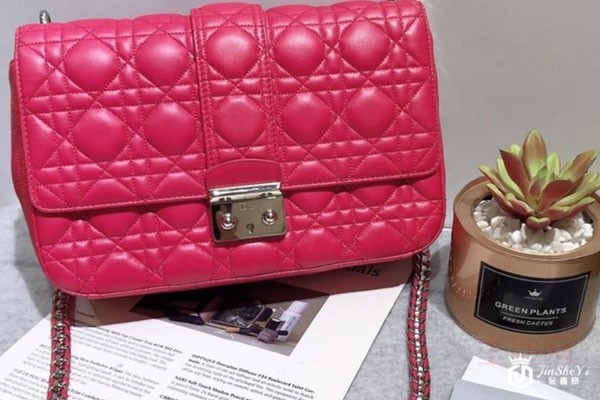 迪奥玫红色羊皮链条奢侈品单肩包实拍