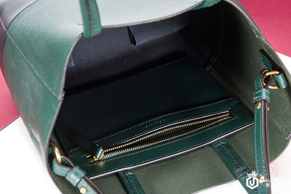 赛琳CABAS22*10*29cm绿色拼黑色水桶包包内部实拍