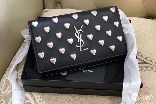 99新黑色圣罗兰桃心链条包正面 99新黑色圣罗兰桃心链条包正面