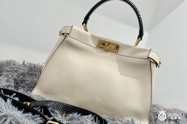 二手芬迪限量恶魔眼牛皮配蛇皮包包外观展示 二手芬迪限量恶魔眼牛皮配蛇皮包包外观展示