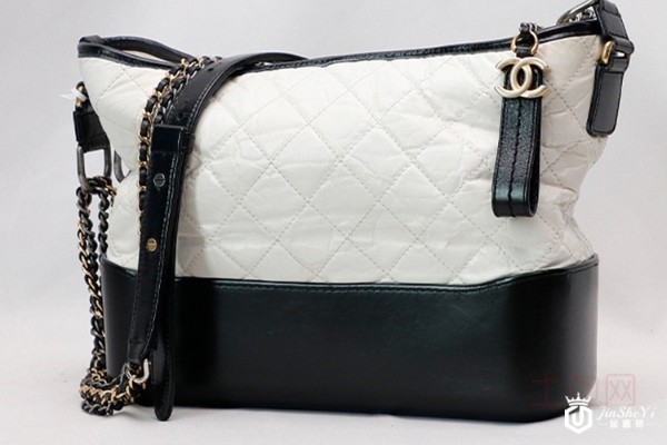 二手香奈儿黑白流浪包包外观展示