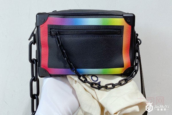 lv soft trunk彩虹边盒子包正面