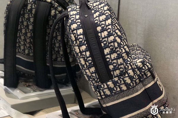 迪奥老花刺绣帆布双肩包侧面 迪奥老花刺绣帆布双肩包侧面