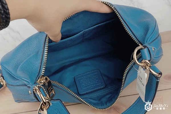 二手蔻驰月牙包包内部展示