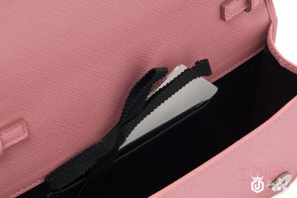普拉达Saffiano花瓣粉色皮革包内部